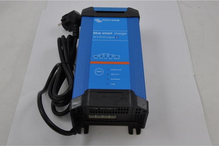 Actual product image Victron Energy BlueSmart IP22 (12V, 15 A)