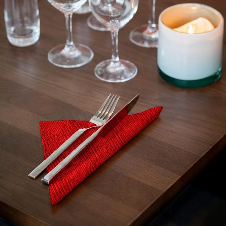Produktbild Tork Textured Dinner Napkin Red 14ply 2ply 38 x 39 cm 18 x 50 napkins 509416 (50 Stk., 38 x 39 cm)
