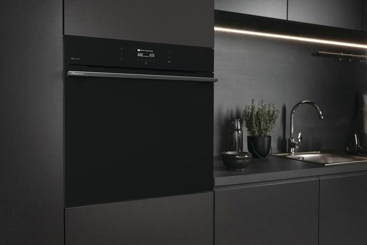 Actual product image Hisense Backofen Pyrolyse BlackGlass HI8 BI 614P8B Glasfront schwarz