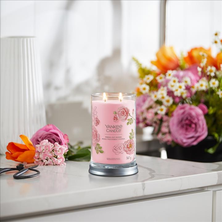 Actual product image Yankee Candle Scented Candle Fresh Cut Roses Signature Large Tumbler (567 g)