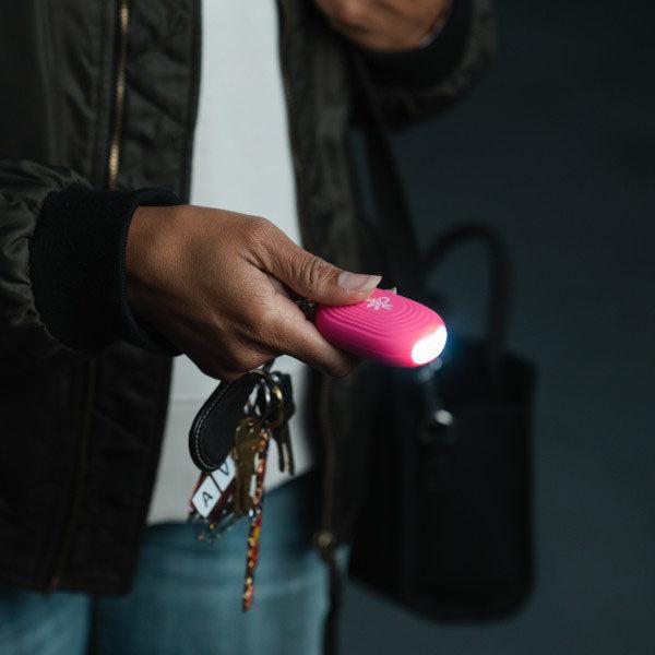 Produktbild Sabre Schrillalarm 2-in-1 Personal Alarm mit LED Licht & Karabinerhaken, pink