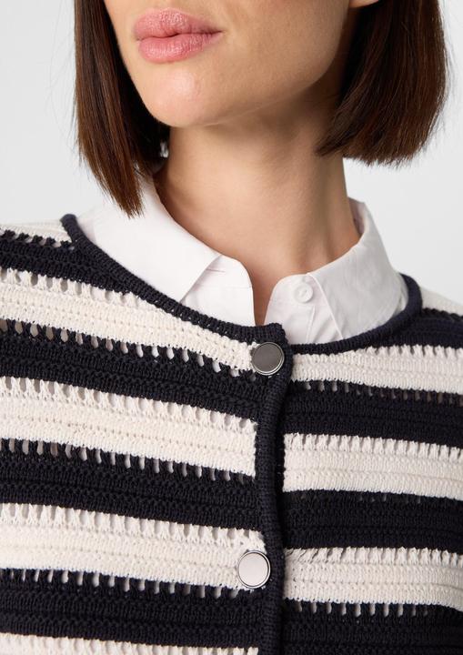 Produktbild Comma Strickjacke Kurzer Cardigan mit Strukturmuster und Leistentaschen (32)