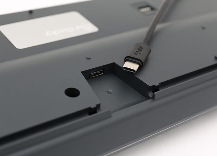 Actual product image Ducky One 2 Skyline (DE, Cable)