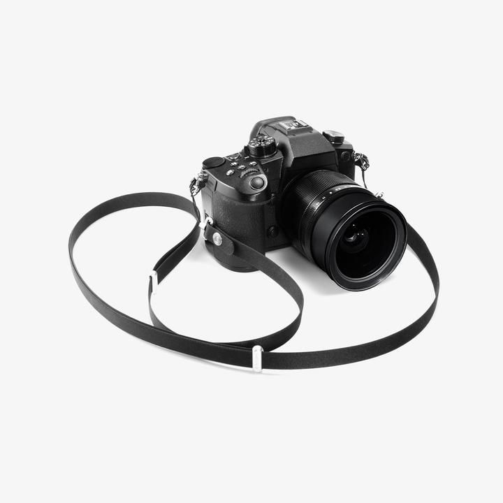 Produktbild Spigen DA30l Lanyard Strap Crossbody Schwarz