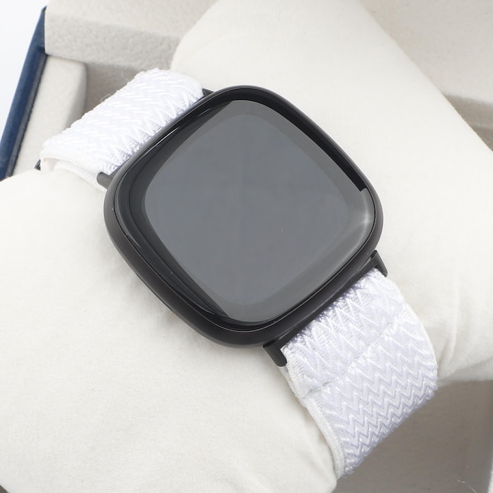 Produktbild Cover-Discount Fitbit Versa 4 / Sense 2 - Nylon Ersatzarmband weiss (Nylon, Versa 3, Sense)