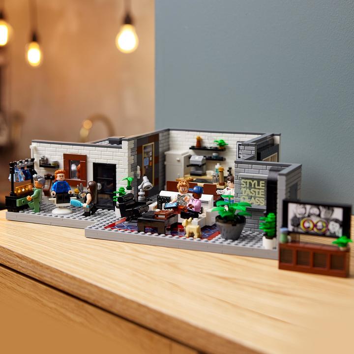 Produktbild LEGO Queer Eye - The Fab 5 Loftas (10291) (10291, LEGO Creator Expert, LEGO Seltene Sets)