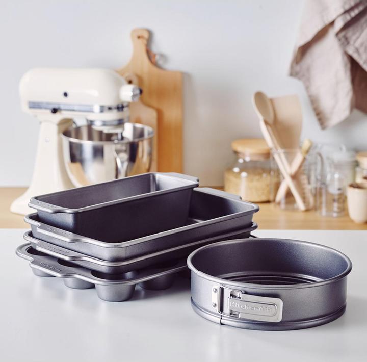 Produktbild KitchenAid 5pc set : loafpan, cakeform, cookie sheet, muffinpan 12pcs, springform 24cm (24 cm)