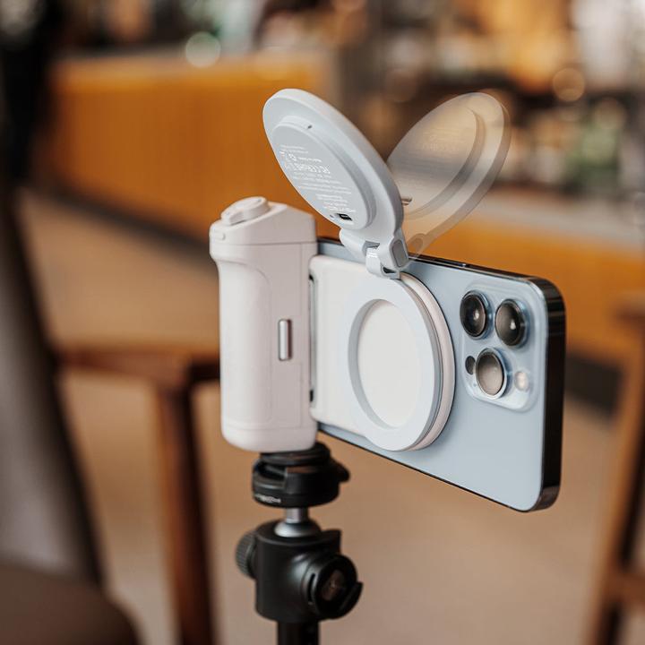 Actual product image Pgytech MagGlow Phone Fill Lightï¼(Misty Gray)