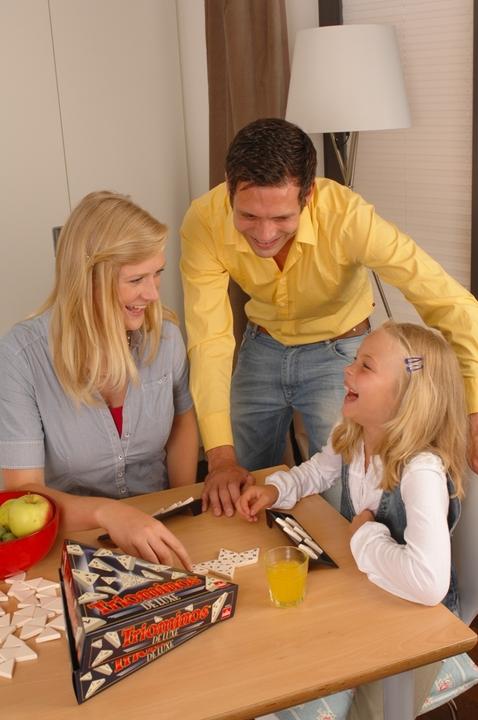 Actual product image Ravensburger Triominos de Luxe Triangle (German, English, French, Italian)