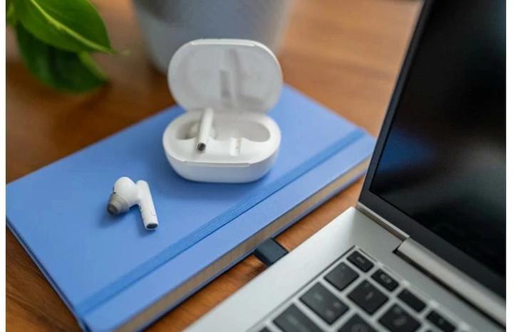 Image du produit Poly Voyager Free 60+ UC (ANC, 24 h, Sans fil)