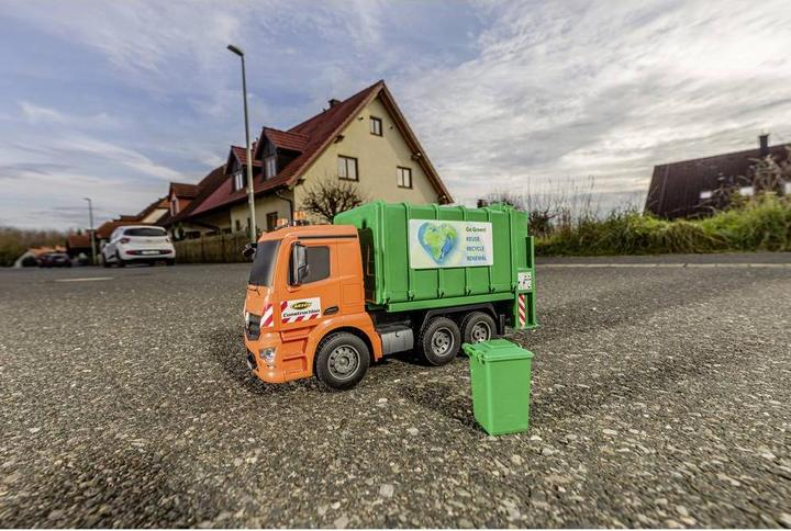 Actual product image Carson 1:20 MB Arocs Garbage Truck 100% RTR (RTR Ready-to-Run)