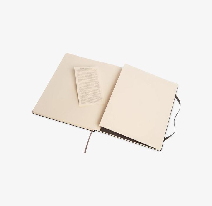 Actual product image Moleskine Classic HC XLarge (Special, Dotted, Hardcover)