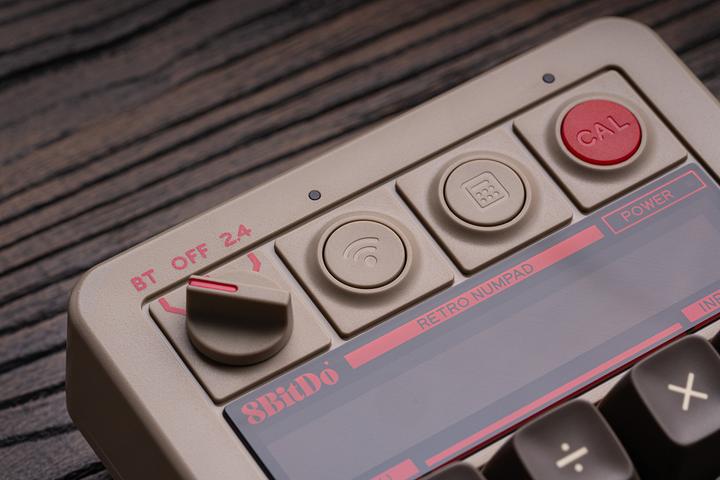 Produktbild 8bitdo Retro 18 Mechanical Numpad (C64 Edition) - Numpad (Nummernblock, Kabelgebunden, Kabellos)
