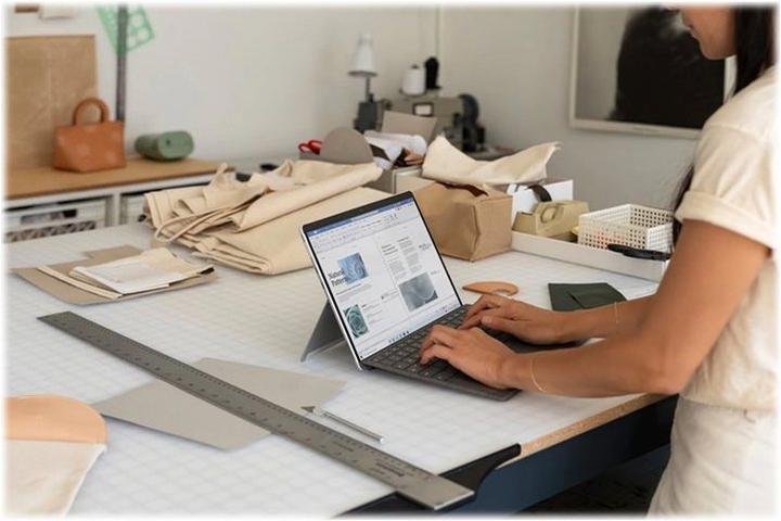Produktbild Microsoft Surface Pro X (13", Microsoft SQ2, 16 GB, 512 GB)