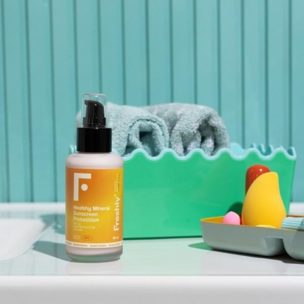 Immagine prodotto Freshly Cosmetics Protezione solare minerale sana SPF 50 100ml (Crema solare, SPF 50, 100 ml, 0.10 g)