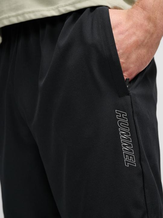 Actual product image hummel hmlTE BASE WOVEN SHORTS (S)