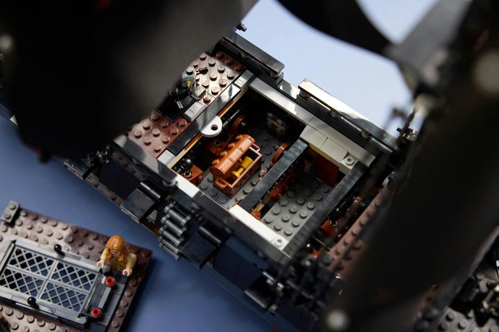 Image du produit LEGO Le bateau pirate du capitaine Jack Sparrow (10365, LEGO Icons)