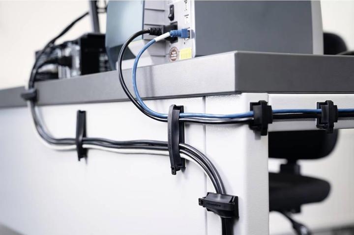 Produktbild HellermannTyton 151-01563 FKH80APT-I-PA66HIR-BK Befestigungssockel selbstklebend, schraubbar mit Acrylat Kleber, für (25 mm)