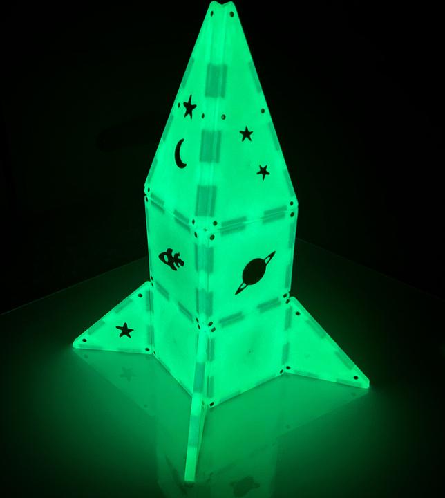 Actual product image Magna-Tiles Glow in the Dark Set (16 pieces)