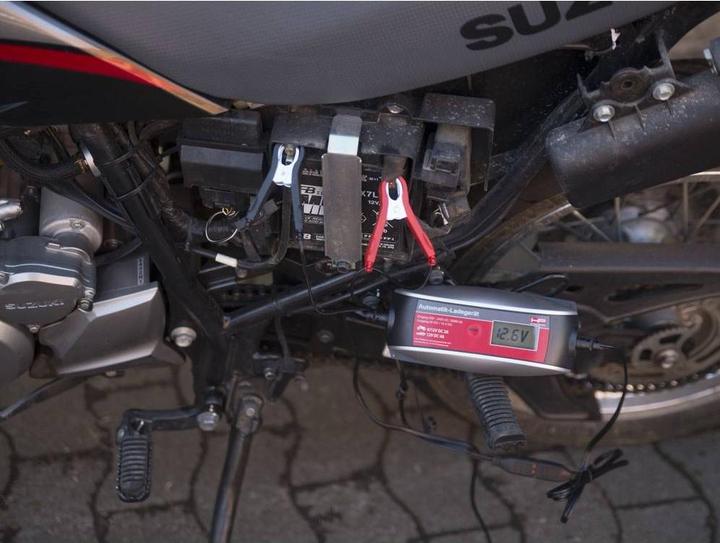 Produktbild HP Autozubehör Ladegerät Smart (12V, 6V, 4 A)