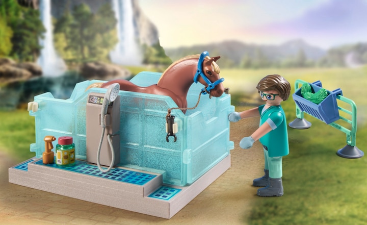 Actual product image Playmobil Amelia & Whisper with horse box (71353, Playmobil Horses of Waterfall)