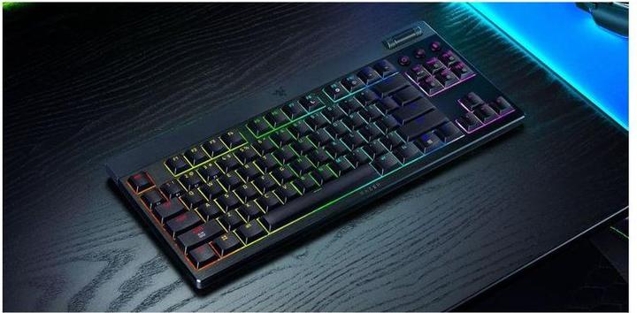 Actual product image Razer BlackWidow V4 Low-profile Tenkeyless HyperSpeed (Orange Switch) - French (FR, Wireless)