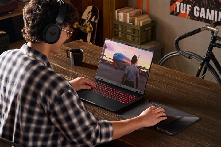 Immagine prodotto ASUS TUF Gaming A16 (16", 1000 GB, 16 GB, Ing. Int., AMD Ryzen 9 8940HX)