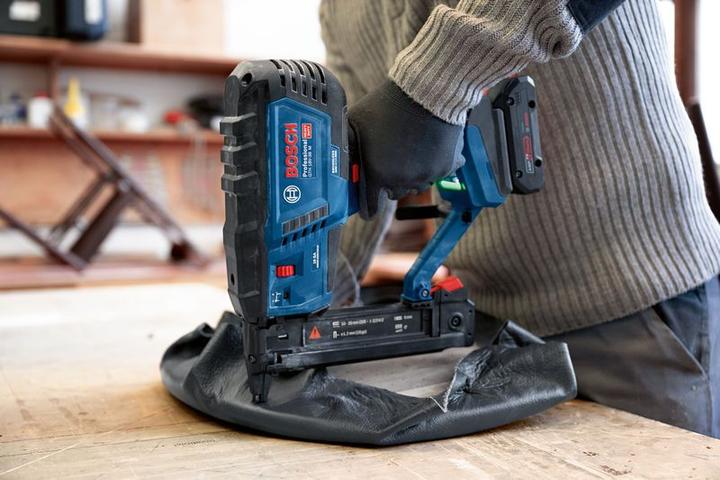 Actual product image Bosch Professional Cordless wood stapler GTH 18V-38 M