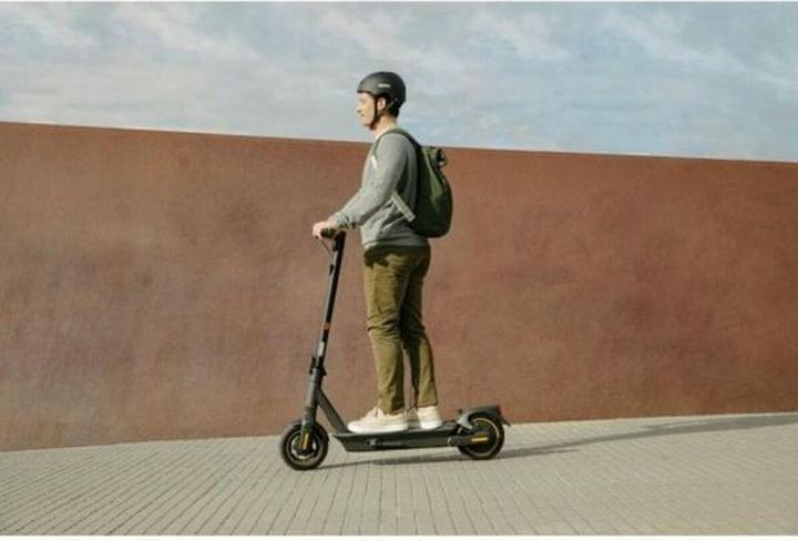 Actual product image Segway-Ninebot Max G2 (25 km/h, 65 km, 450 W)