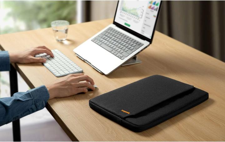 Image du produit tomtoc Pokrowiec na laptopa Light-A18 (czarny) (14", Apple, Universel)