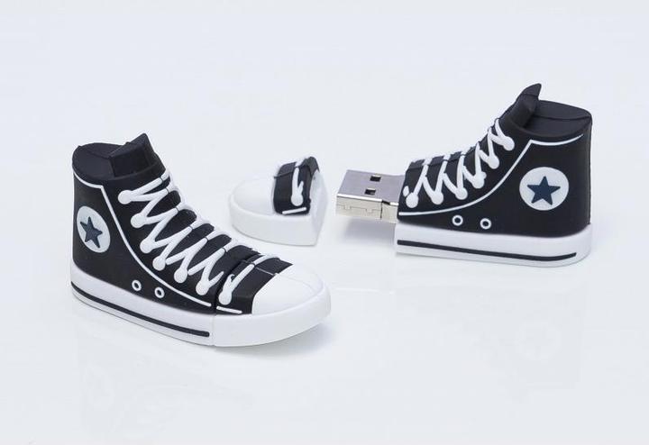 Produktbild Tech One Tech Pendrive 32gb Reverse Sneakers (32 GB, USB-A)