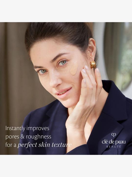 Actual product image Clé De Peau Radiant Fluid Foundation Matte WB40 (WB40 - Light Tan Rose)