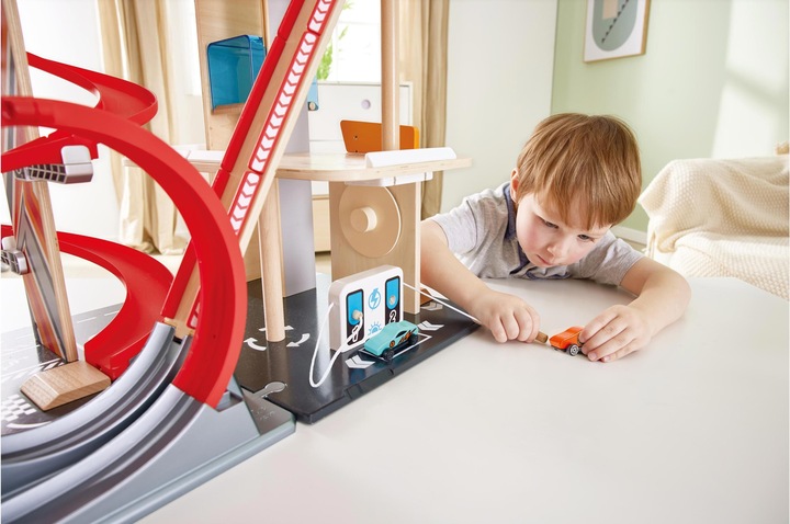 Produktbild Hape Stunt-Fahrbahn mit Ladestation