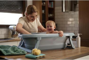 Produktbild Tega Baby Faltbare Babybadewanne mit Ablaufstopfen - Grau