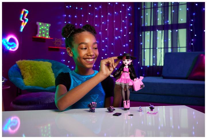 Actual product image Monster High Draculaura