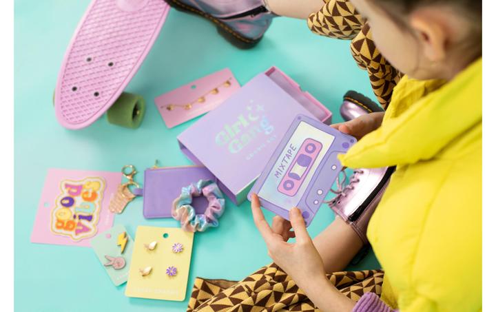 Actual product image Partydeco Jewelry Girl Gang Goodie Box 19 x 15 x 4 cm, 9 pieces