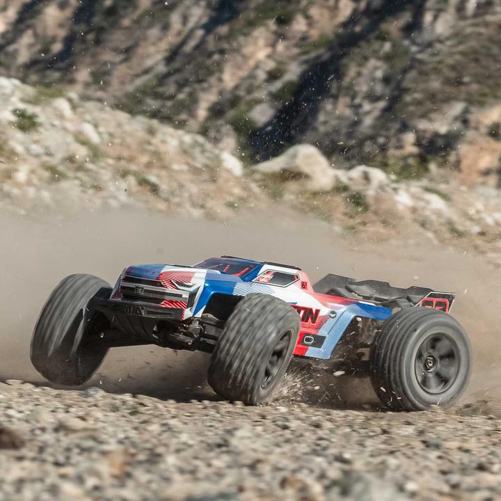 Immagine prodotto Arrma Monster Truck Kraton BLX6S, Blau/Rot ARTR, 1:8 (ARR Quasi lettura a corredo)