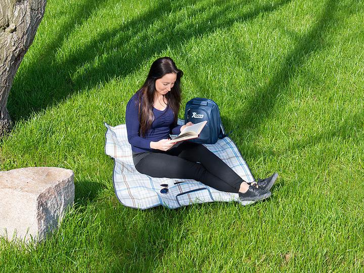 Produktbild Pearl Wasserdichte XXL-Picknick-Decke aus Fleece, 2,5 x 2 m