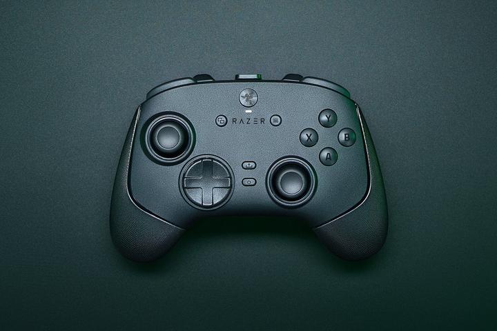 Actual product image Razer Wolverine V3 Pro (Windows)