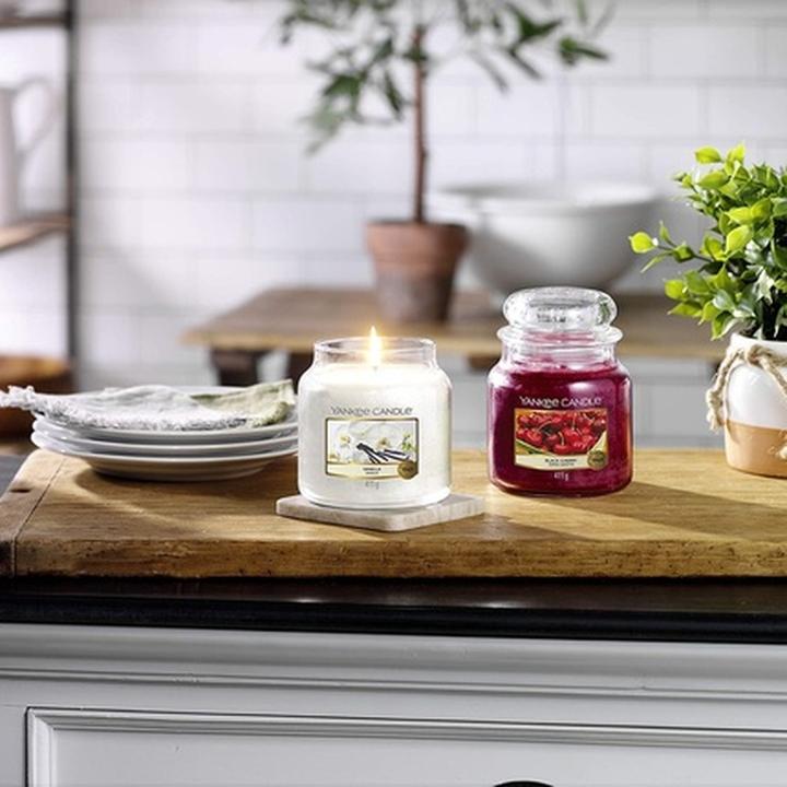 Actual product image Yankee Candle Vanilla (411 g)