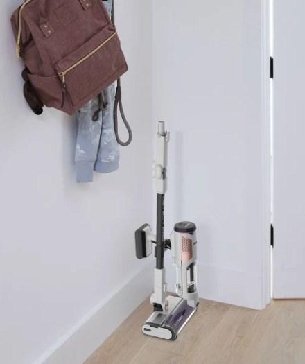 Actual product image Shark IW1611CH