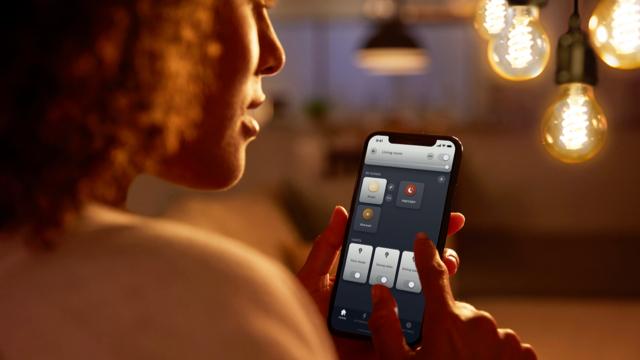 Produktbild Philips Hue Philips E27 Einzelpack Filament (E27, 7 W, 550 lm, 1 x, G)