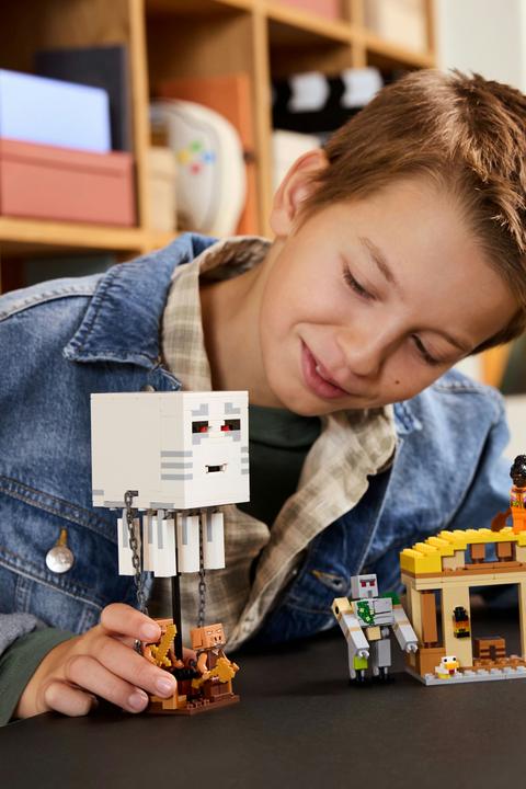 Actual product image LEGO Attack of the Ghast balloon (21273, LEGO Minecraft)