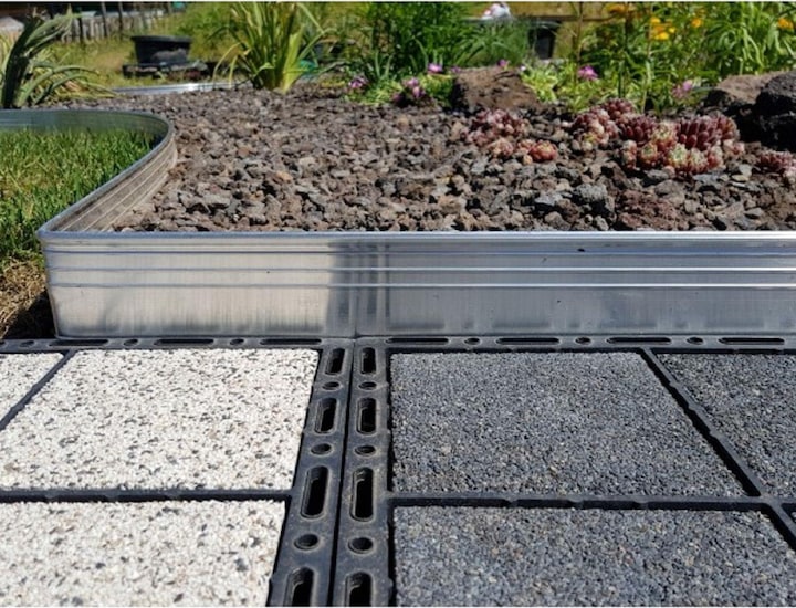 Actual product image Green Split Corner angle 90 degrees for ultra-strong aluminium lawn edging 24cm | bed edging | bed border (24 cm)