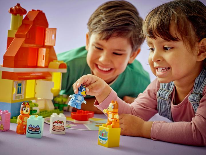 Image du produit LEGO La maison familiale de Bluey avec jeu de mémoire (10459)