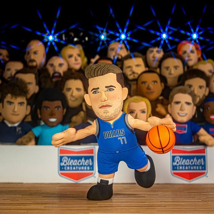 Produktbild Bleacher Creatures Plüschtier Dallas Mavericks Luka Dončić (25 cm)