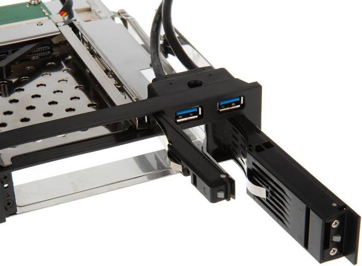 Image du produit Akasa Lokstor M51 Boîtier pour disques de stockage avec connecteurs avant