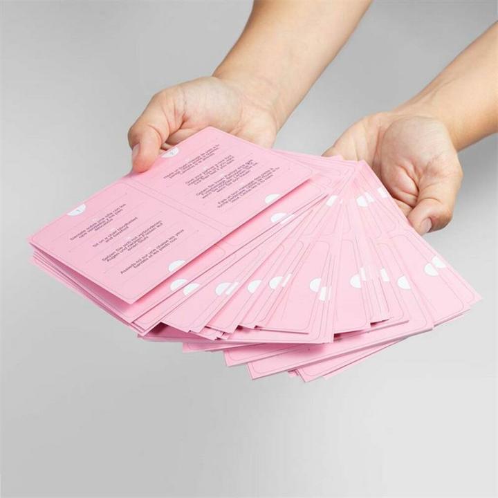 Produktbild Secret play Kartenspiel Ziehen & Spielen (ES/EN/DE/FR/NL/PT/IT) (Kartenspiel, Englisch, Französisch, Niederländisch, Portugiesisch, Italienisch, Deutsch, Spanisch)