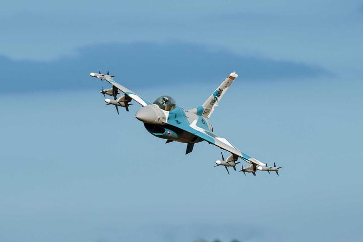 Produktbild Freewing F-16 90 PNP 8S E-Impeller Jet (Jet)