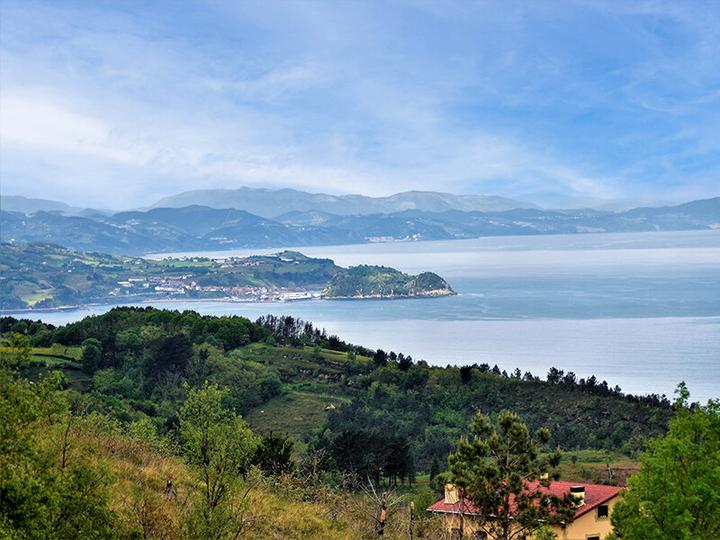 Immagine prodotto Smartbox Ingresso al Museo Guggenheim di Bilbao e tour di 4 ore della costa basca per 2 persone (2 Persone)